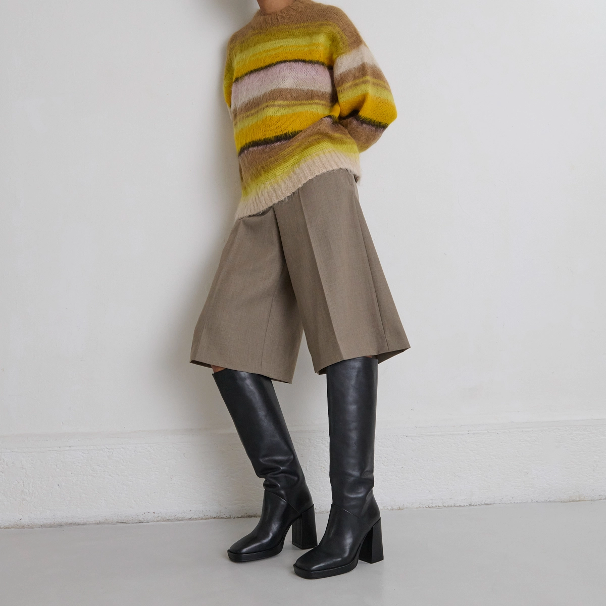 High heel boots with square toe in black leather | DETHLEE