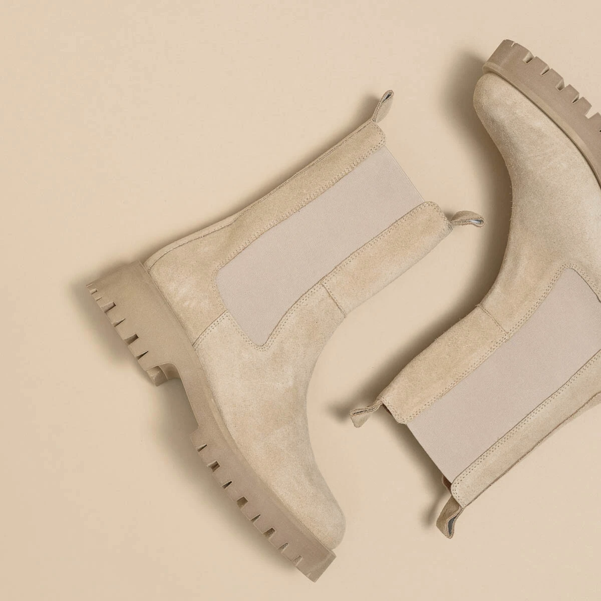 Platform boots in beige suede | RIDLE