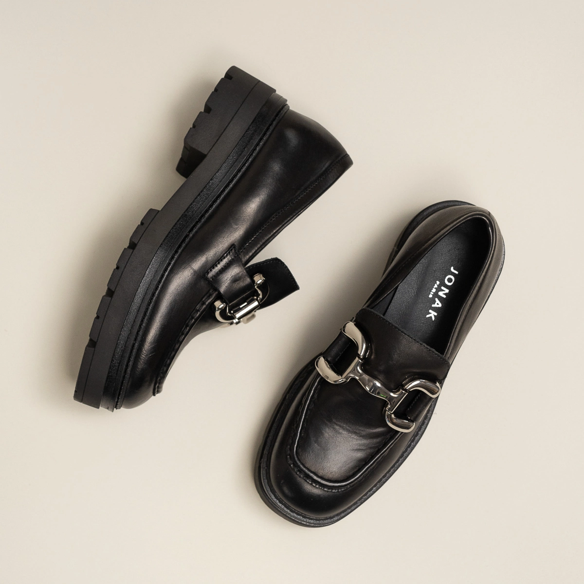 Moccasins with notched soles and silver bits in black leather | PICUSSY