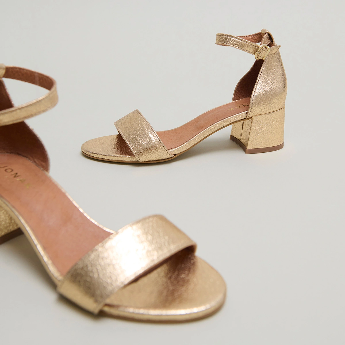 Square heel sandals in gold cracked leather | VERDI