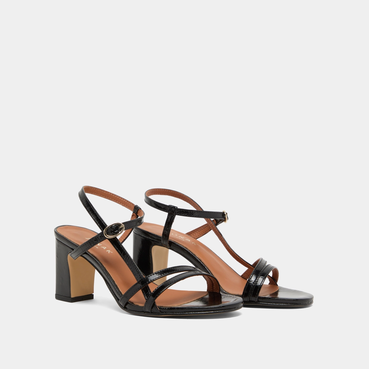 Sandals with heels and straps in black shiny leather | VICOMTE