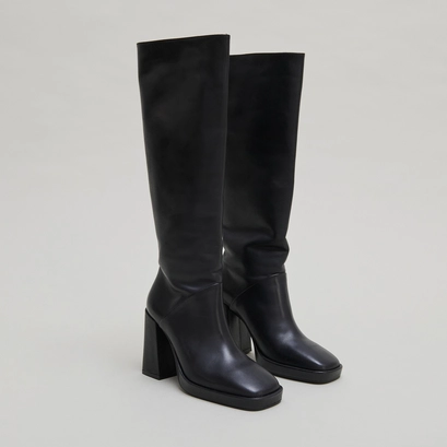 High heel boots with square toe in black leather | dethlee