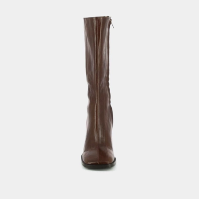 Boots with heels and stitching in brown aged leather | datchy
