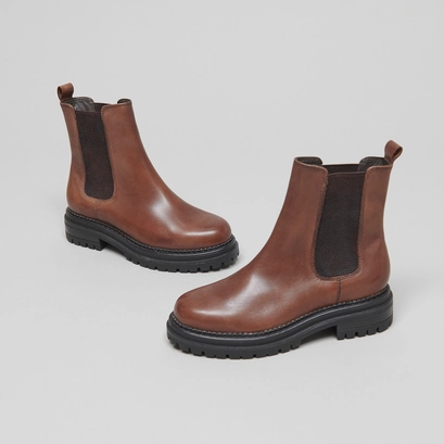 Boots with notched soles and elastic in cognac patinated leather | adalard