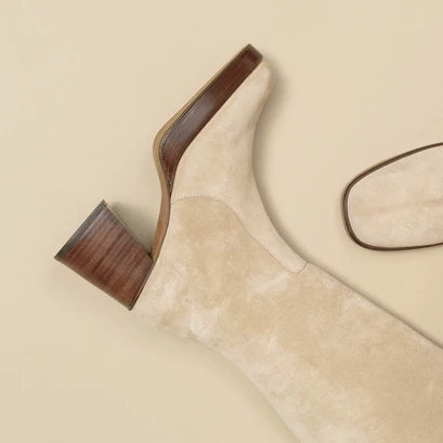 Platform boots in beige suede | betina
