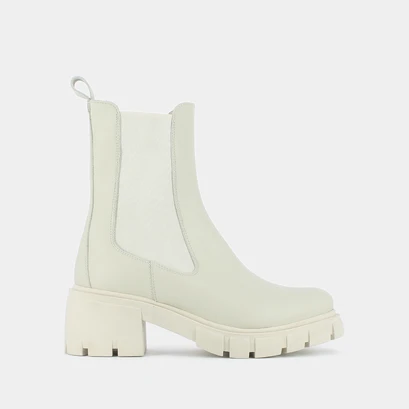 Heeled boots with notched soles in ecru leather | moise
