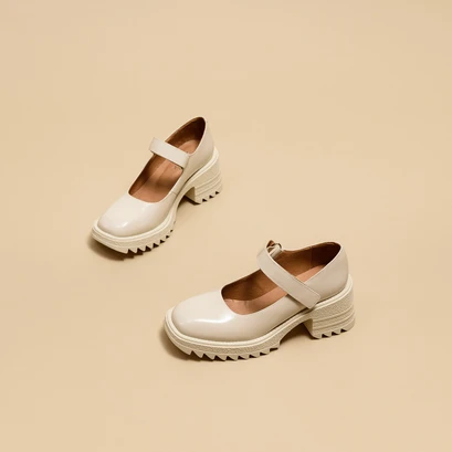 Babies with notched soles in glazed ecru leather | dovy