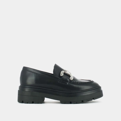 Moccasins with notched soles and silver bits in black leather | picussy