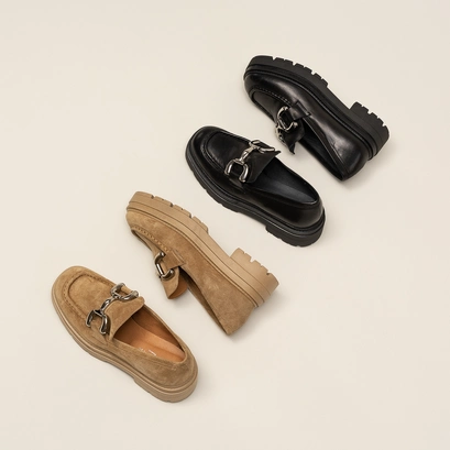 Moccasins with notched soles and silver bits in black leather | picussy
