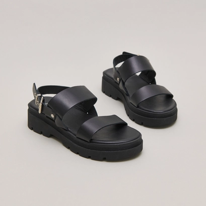 Sandals with thick straps and notched soles in black leather | PEINTURE