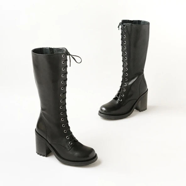 Boots with heels and lacing in black leather | DELLY