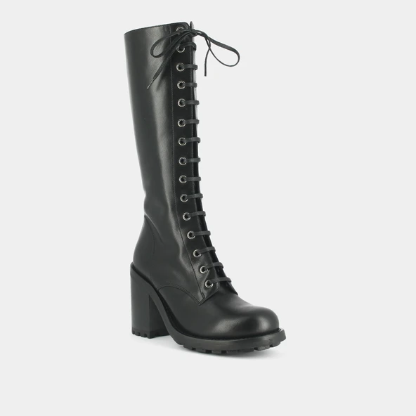 Boots with heels and lacing in black leather | DELLY