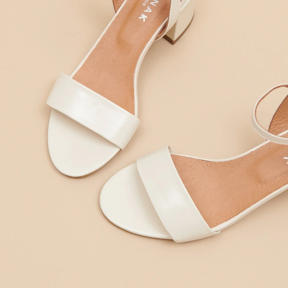 Square heel sandals in ecru patent | ANKER