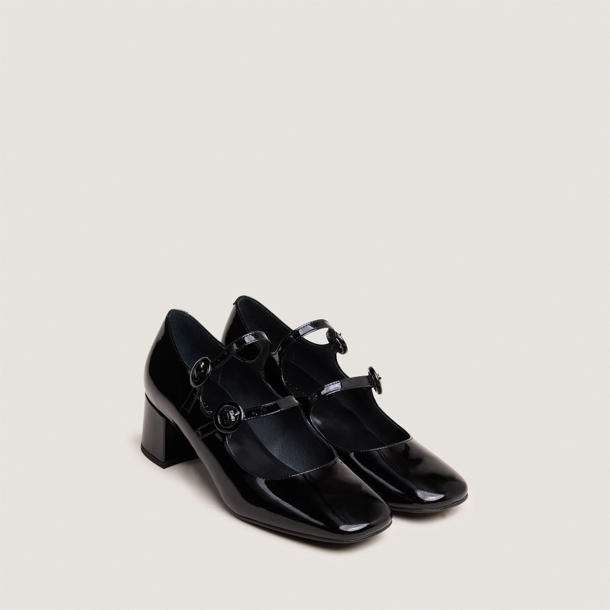 Babies with double straps and rounded toes in black patent | DELOU