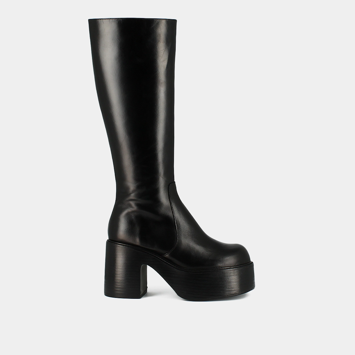Platform boots with round toes in black leather | BAG