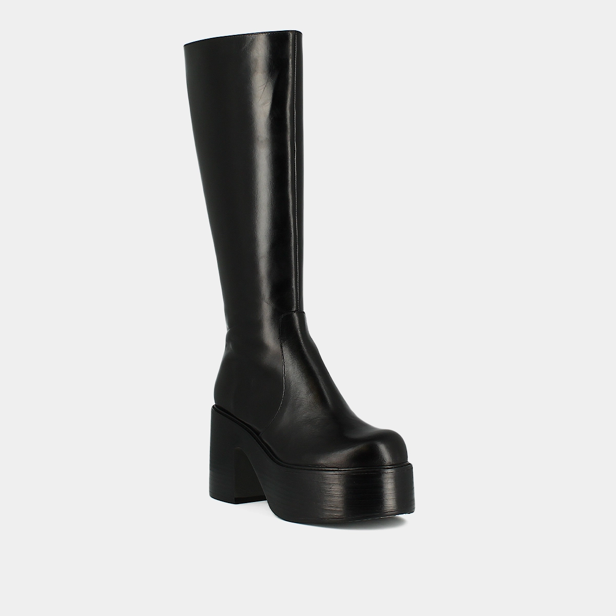Platform boots with round toes in black leather | BAG