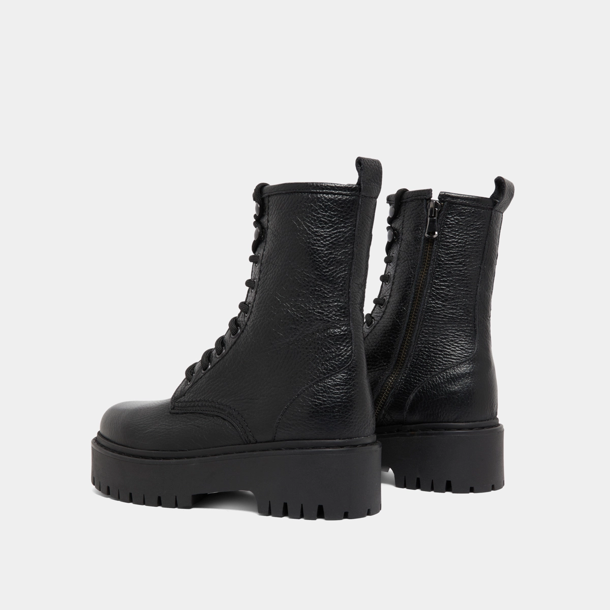 Platform boots with laces in black grained leather | ROBBO