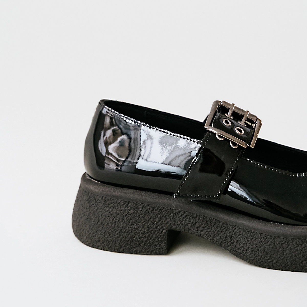 Babies with platforms, buckles and round toes in black patent | RUCHE