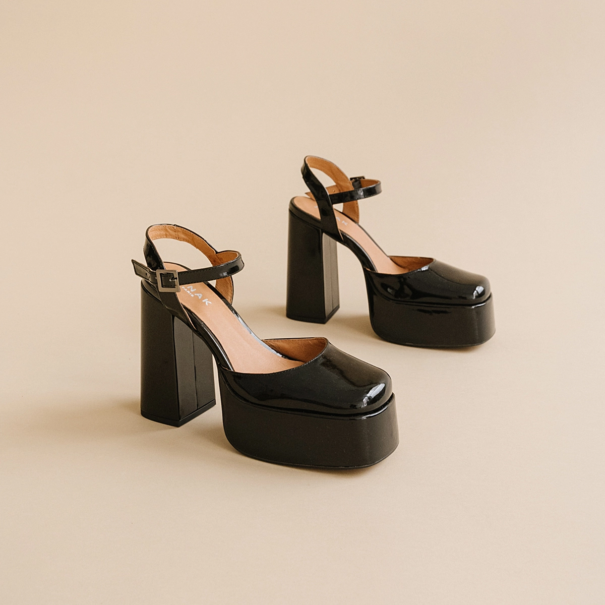 Platform slippers with straps in black patent | BACHELIER