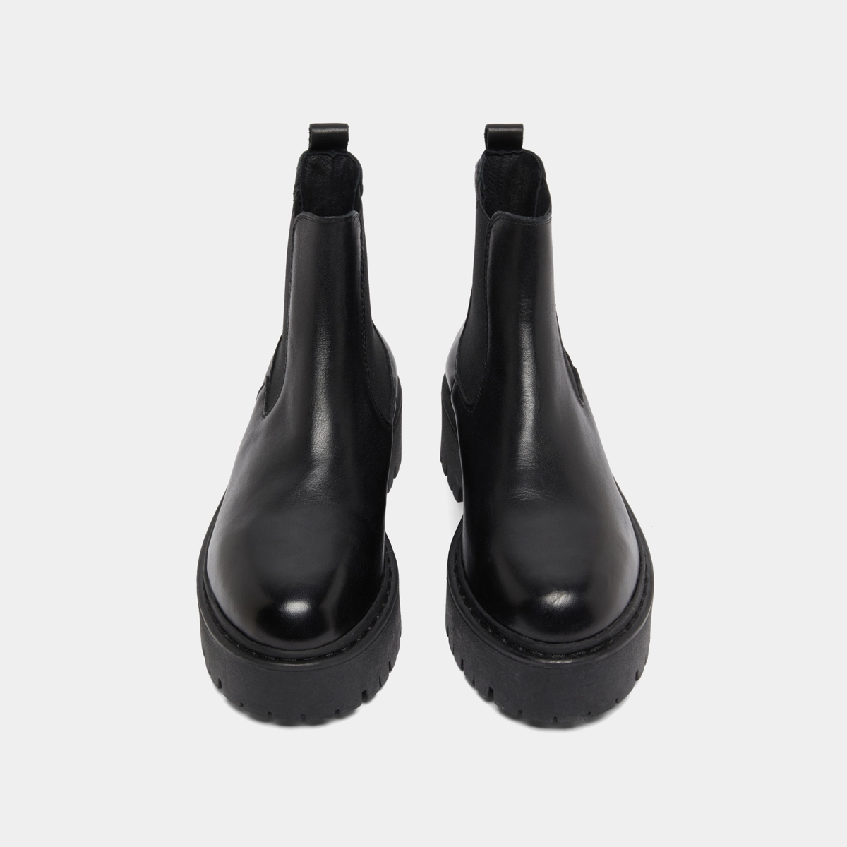 Platform boots with round toes in black leather | RAVIE