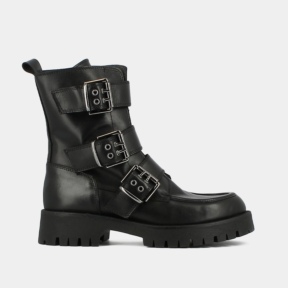 Boots with notched soles and straps in black leather | RUNNER