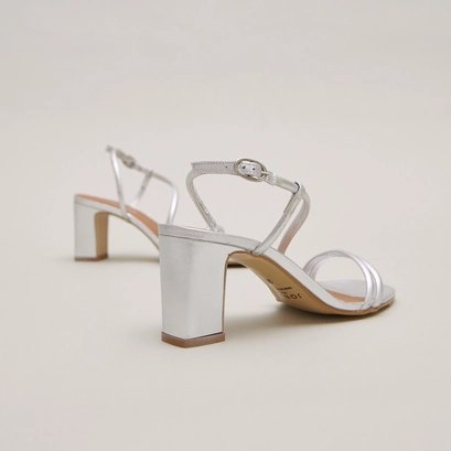 Sandals with heels and straps in silver metallic leather | vicente