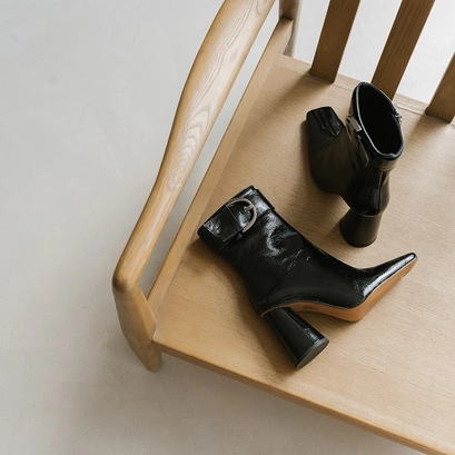 High ankle heel boots with buckles and round toes in black pleated patent leather | bandol