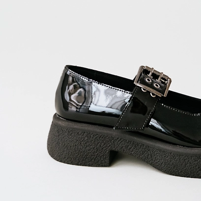 Babies with platforms, buckles and round toes in black patent | ruche
