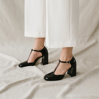 Babies high heels and square toes with straps in black shiny leather | vallon