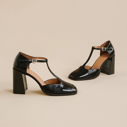 Babies high heels and square toes with straps in black shiny leather | vallon