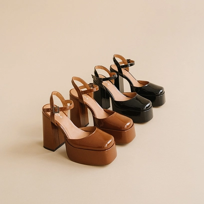 Platform slippers with straps in pleated cognac patent | bachelier