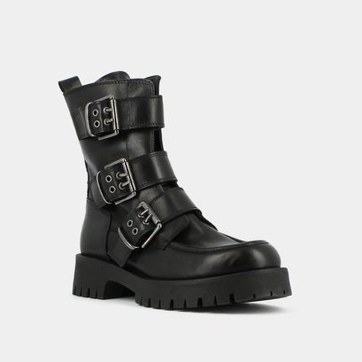 Boots with notched soles and straps in black leather | runner