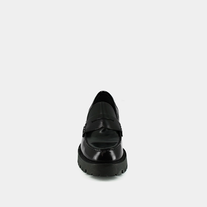 Moccasins with notched soles in glazed black leather | rimana