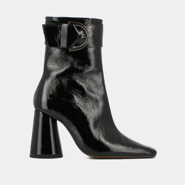 High ankle heel boots with buckles and round toes in black pleated patent leather | BANDOL