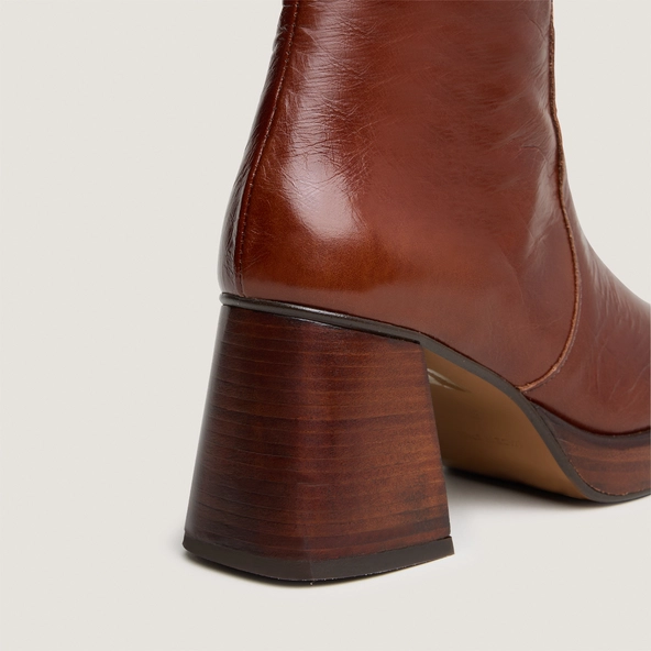 Platform ankle boots in brown distressed leather | BRIGAND