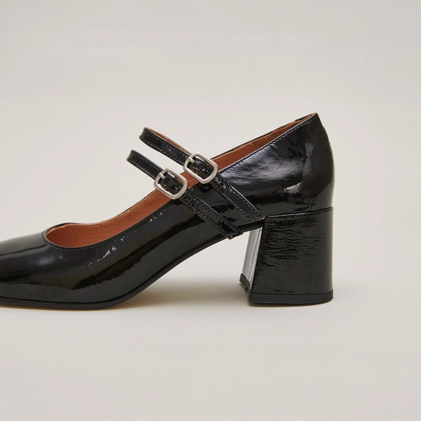 Babies with mid-heels and buckle straps in black pleated patent | ALIENAR
