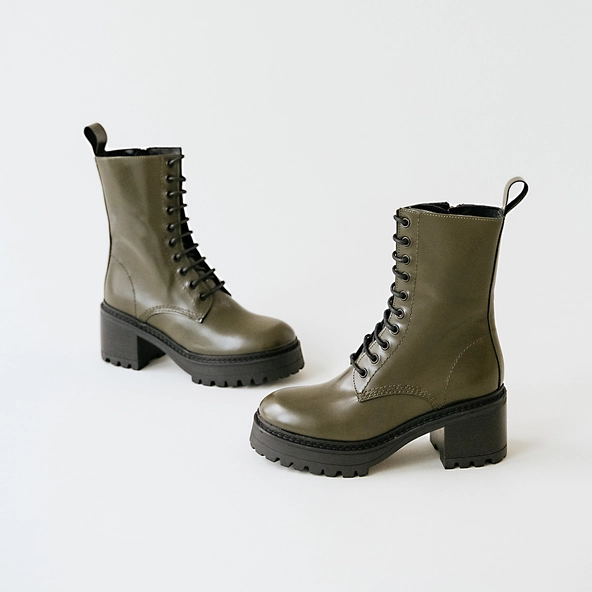 Platform boots with laces in glazed khaki leather | RUMBA