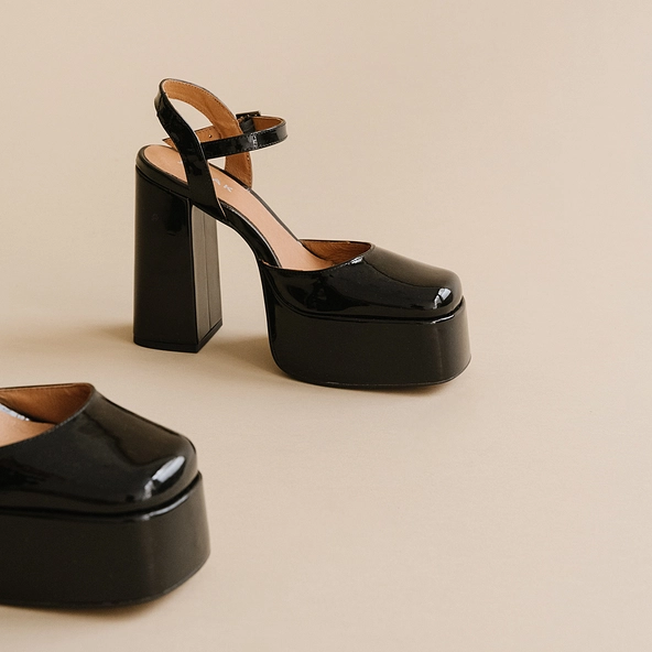 Platform slippers with straps in black patent | BACHELIER