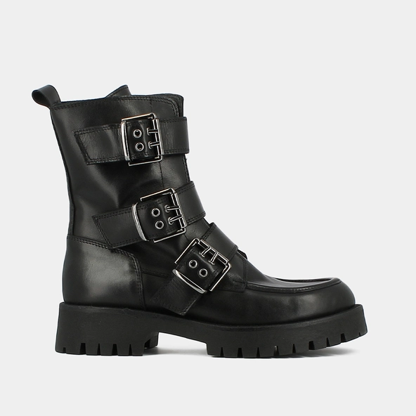 Boots with notched soles and straps in black leather | RUNNER
