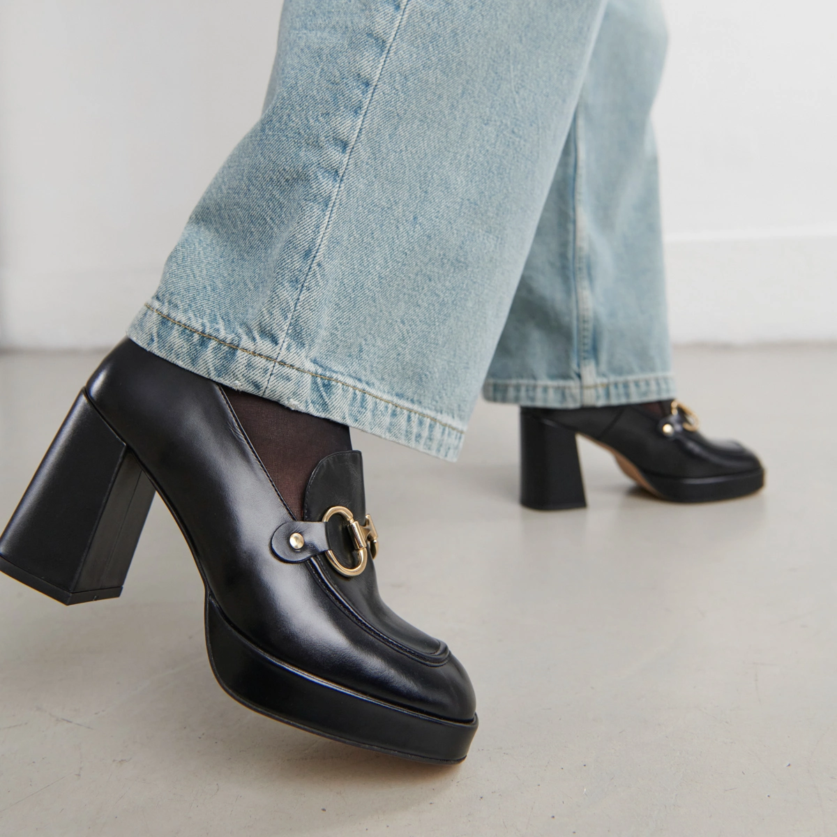 Loafer with heels and bites in black shiny leather | VIRGILE