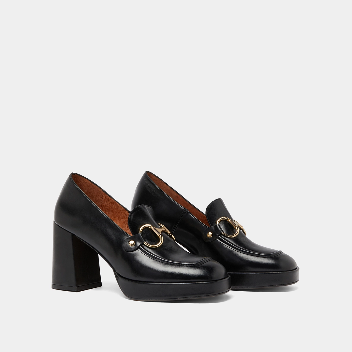 Loafer with heels and bites in black shiny leather | VIRGILE