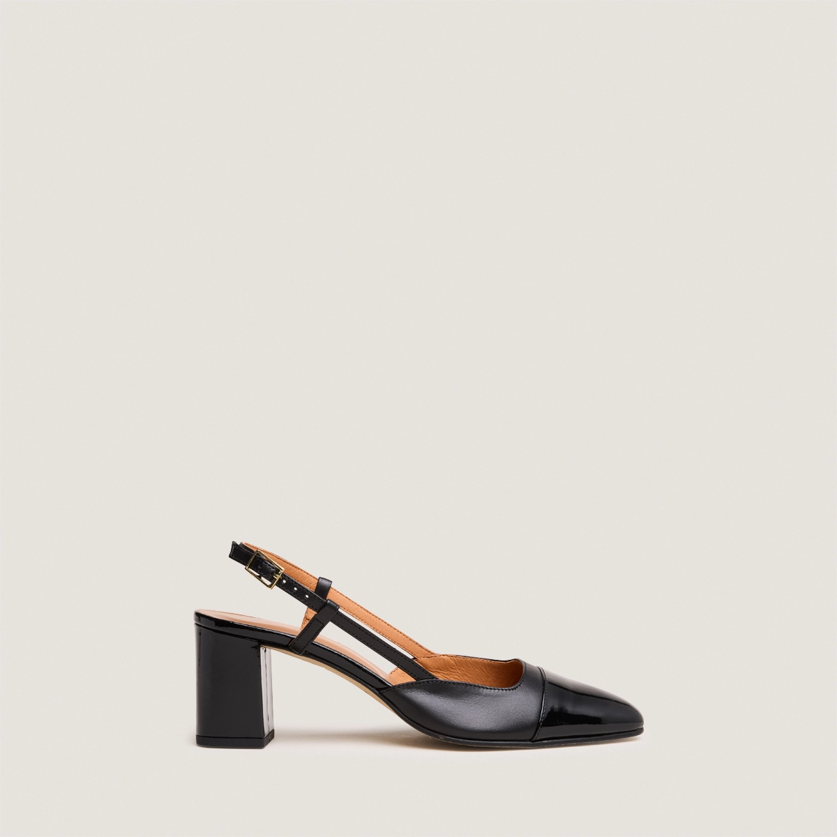 Mary Janes with heels in black patent and leather | DHAPOP