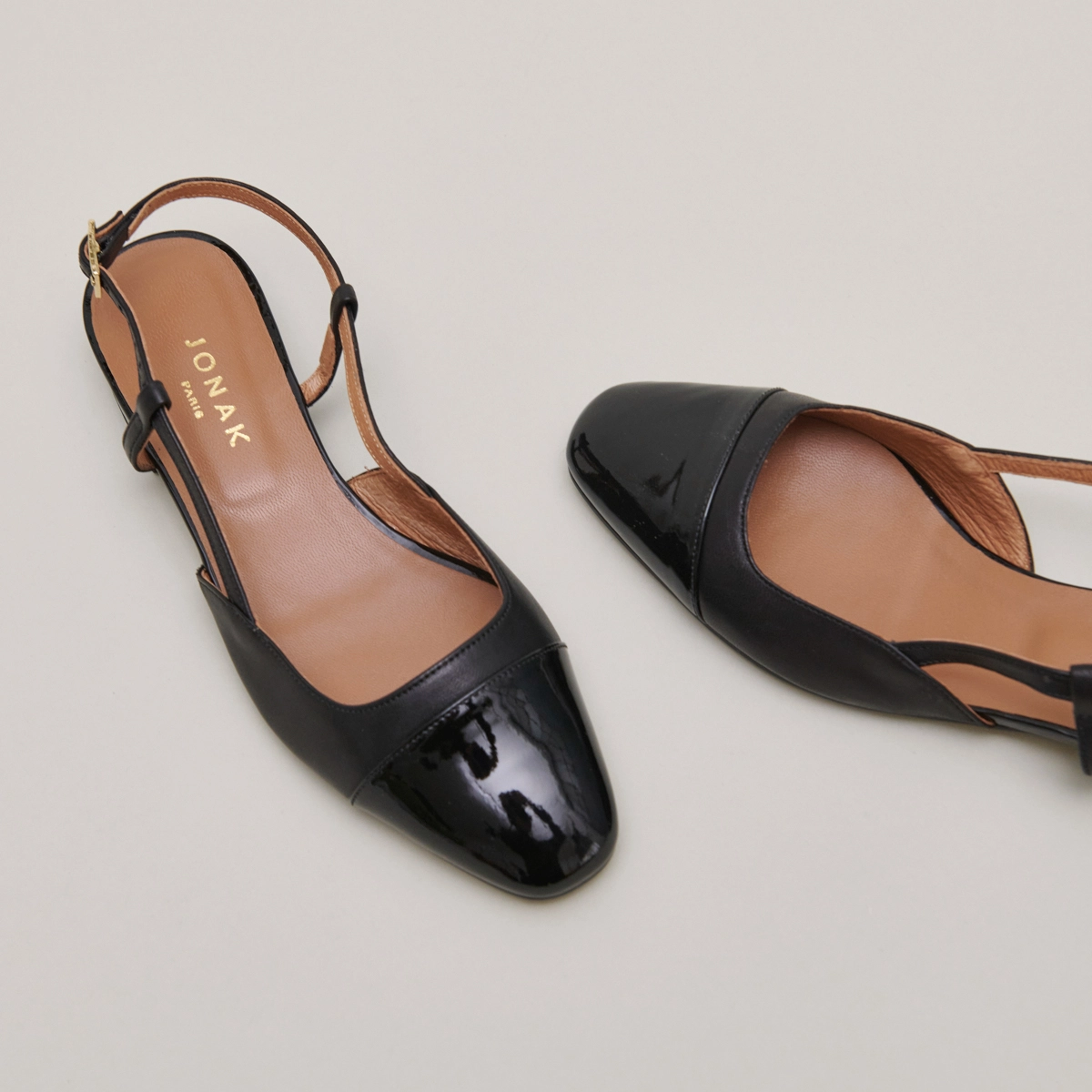 Slingbacks ballet flats in black patent and leather | DHAPOU