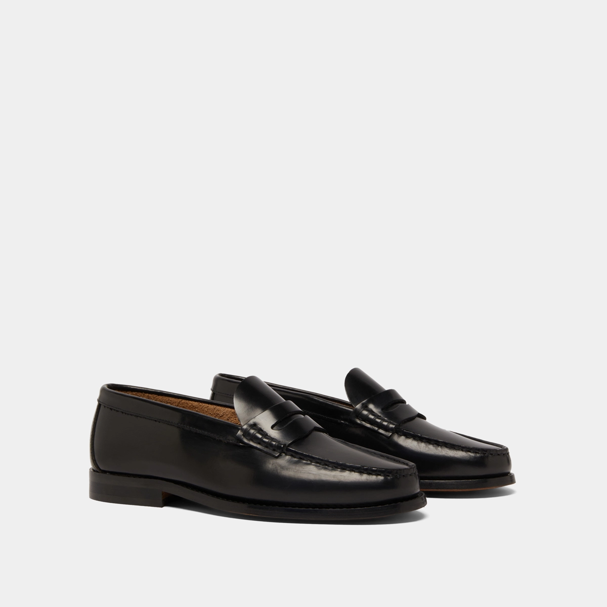 Round-toed loafers in black shiny leather | ODELYA