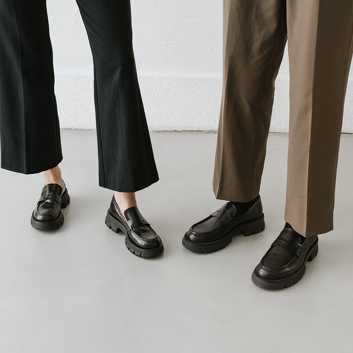 Moccasins with notched soles in brown shiny leather | DIAQ