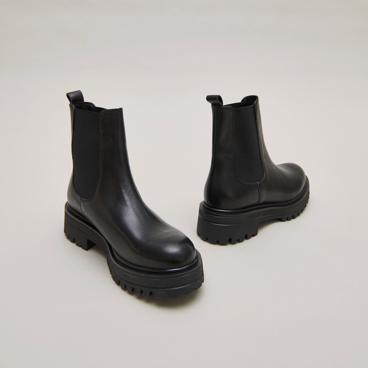 Boots with notched and elastic soles in black leather | AMANDINE