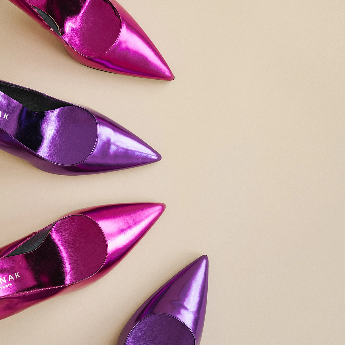 Pointed toe pumps and heels in purple metallic leather | DINERA