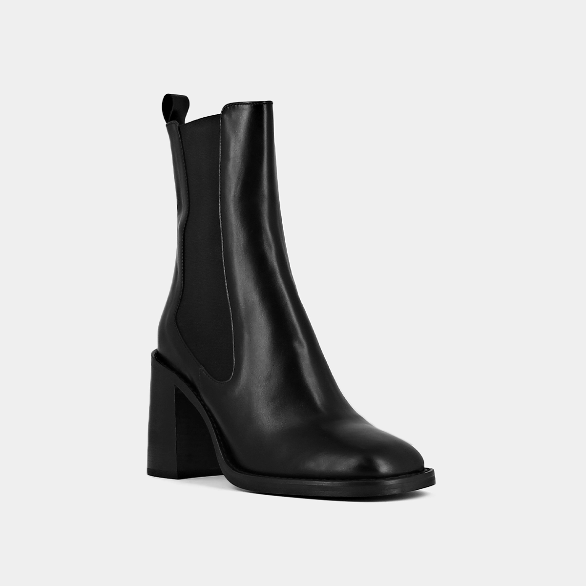 Heeled boots with square toes in black leather | DALLANT