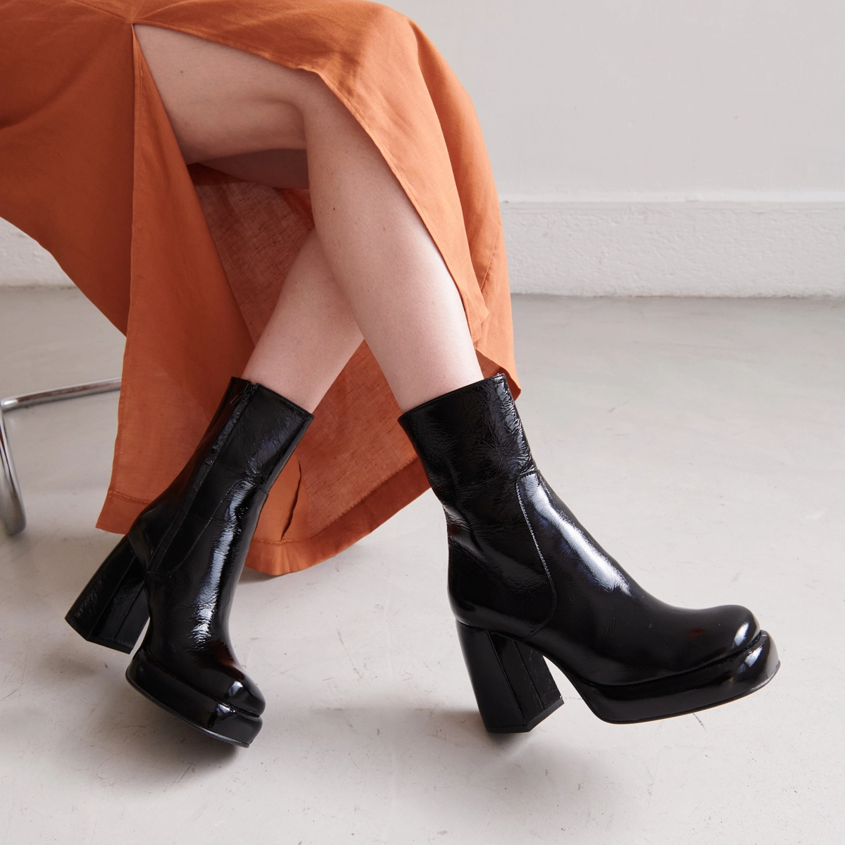 Platform ankle boots with square toes in black shiny leather | DENA