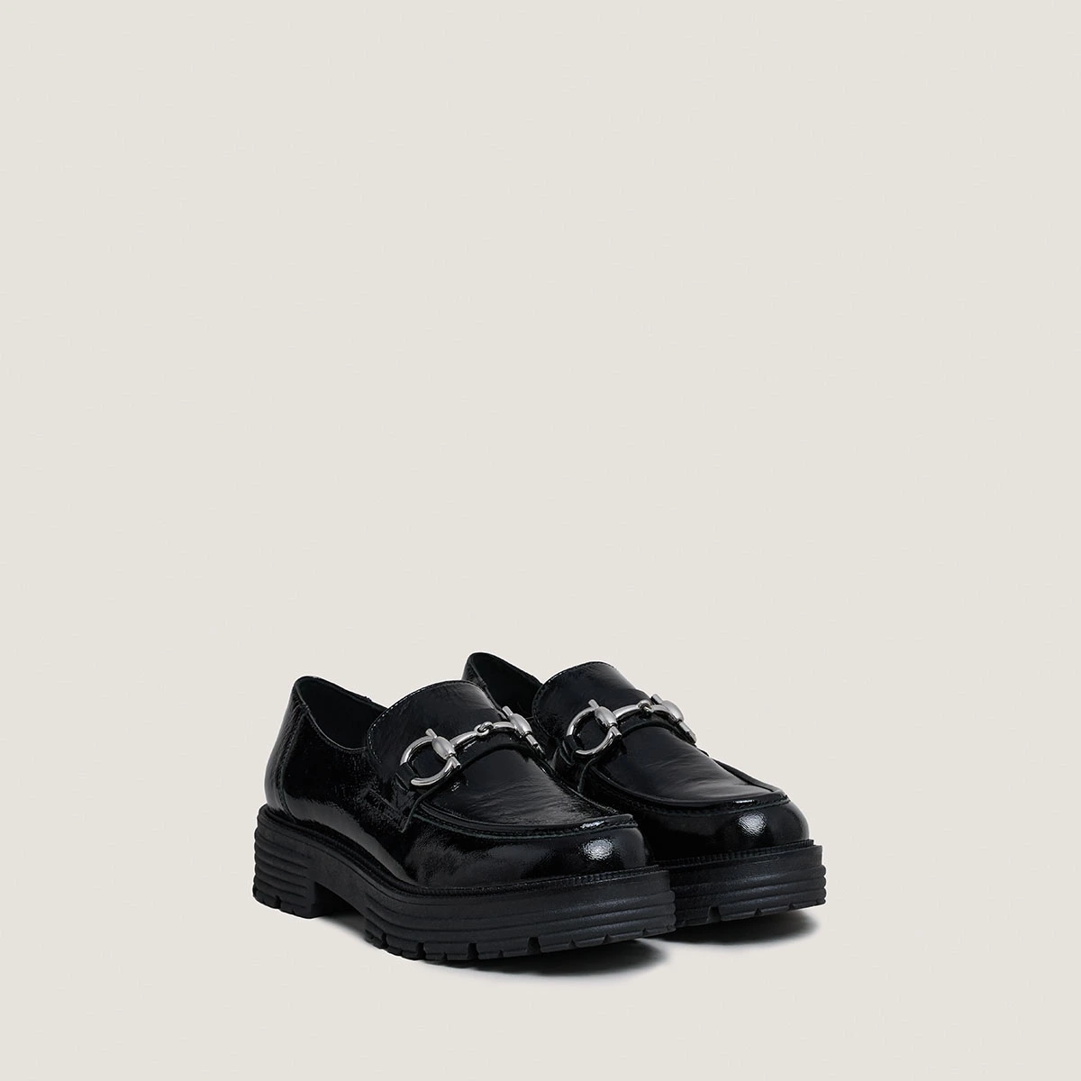 Moccasins with bits and notched soles in black pleated patent | ANTON